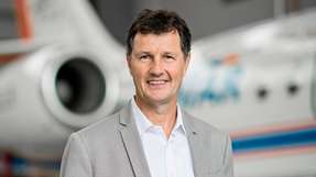 
        Die Luftfahrt sieht vor allem in Sustainable Aviation Fuel (SAF) den Schlüssel zur Erreichung des Netto-Null-Ziels. Warum es sich lohnt, auch anderen Technologien gegenüber offenzubleiben, erklärt Markus Fischer, Luftfahrtvorstand des Deutschen Zentrums für Luft- und Raumfahrt im Gespräch mit der DVZ. (Foto: DLR)
      