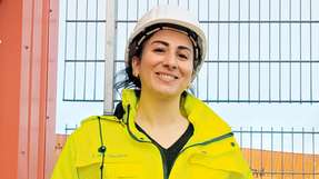 
        Lara Skeiker, Jahrgang 1984, trat die neue Position ohne Berufserfahrung und Nachhaltigkeitsnetzwerke an. (Foto: Hafen Brunsbüttel)
      