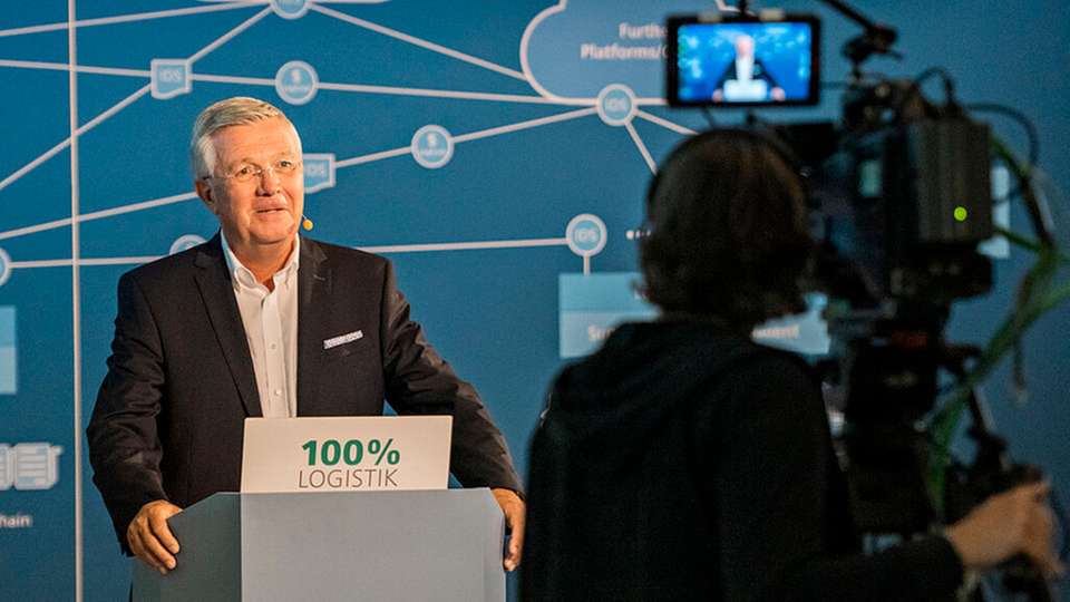
        Institutsleiter Prof. Michael ten Hompel: Die traditionsreichen „Dortmunder Gespräche“ werden bereits zum dritten Mal in Folge rein online veranstaltet. (Foto: Fraunhofer IML) 
      