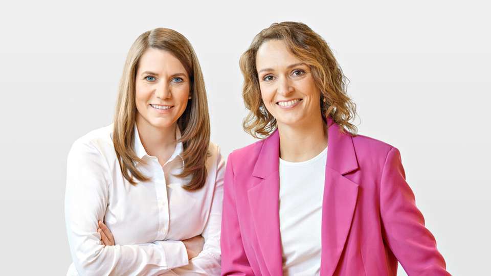 Miriam Kotte (links) und Janina Schönitz sind seit 2020 mit einem Jobsharing-Modell bei der Deutschen Bahn tätig.
