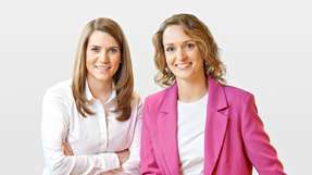 Miriam Kotte (links) und Janina Schönitz sind seit 2020 mit einem Jobsharing-Modell bei der Deutschen Bahn tätig.