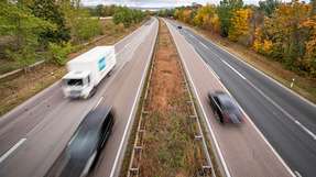 Die Autobahn A643 durchschneidet das Naturschutzgebiet Mainzer Sand auf der Strecke zwischen Schiersteiner Brücke und Mainzer Autobahnring. Der geplante Ausbau der Schnellstraße auf sechs Spuren erhitzt seit Jahren die Gemüter. 