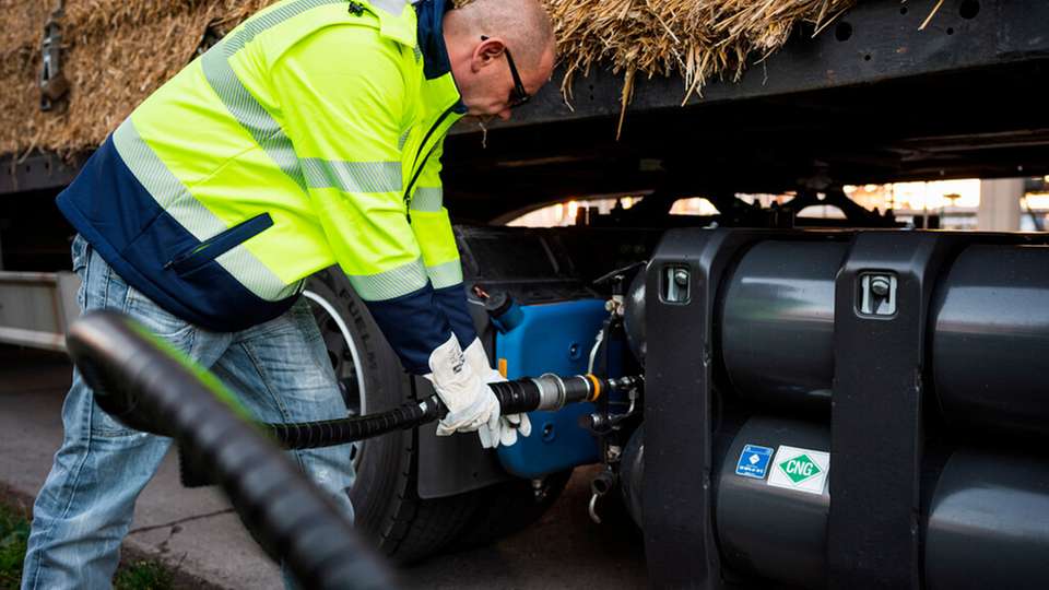"Wir bauen unser Tankstellennetz kontinuierlich aus und bauen mindestens 20 VERBIO-Tankstellen für BioCNG und BioLNG in Deutschland", berichtet Heinz-Peter Küppers, Experte für erneuerbare Kraftstoffe.