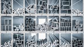 Aluminium ist für die gesamte Industrie von Bedeutung, da es dank seiner Eigenschaften – besonders leicht und gut recyclebar – sehr beliebt ist.