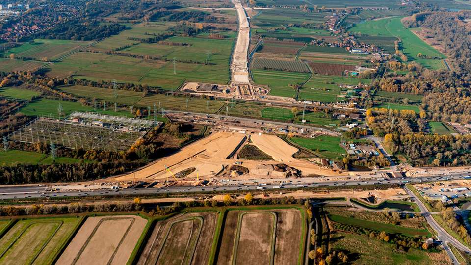 Die Politik müsse erhebliche Investitionen in die nötige Tank- und Ladeinfrastruktur für alternative Treibstoffe anstoßen, so die OECD-Unterorganisation International Transport Forum (ITF).