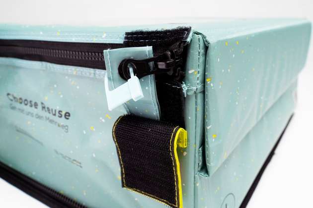 Mittels einer Plombe wird die Box verriegelt.