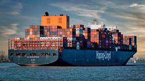 Hapag-Lloyd hat sich das Ziel gesetzt, bis 2045 einen Netto-Null-Treibhausgasausstoß für die gesamte Flotte unter Verwendung von alternativen Kraftstoffen zu erreichen.