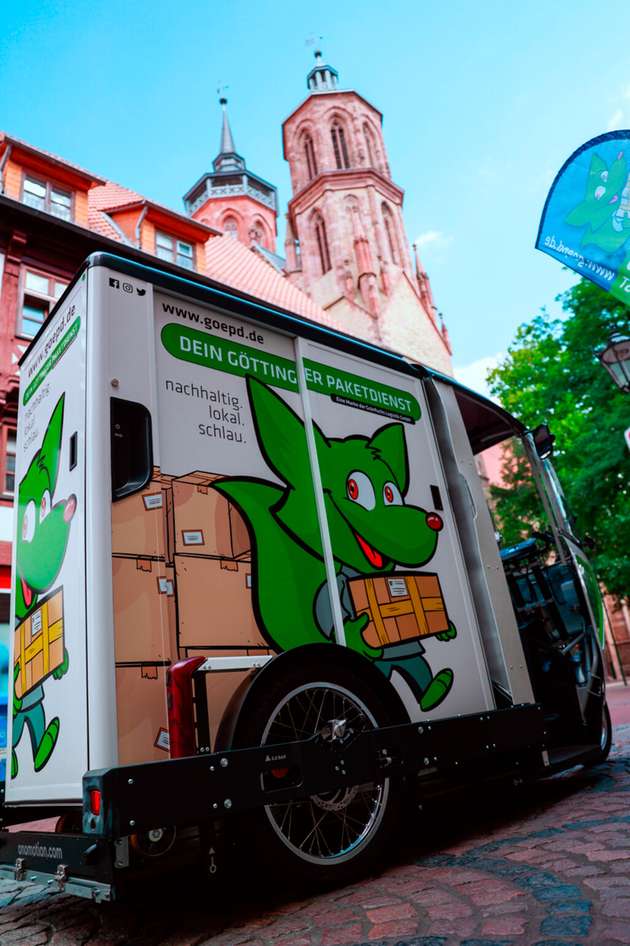 Grünfuchs achtet neben der ökologischen Nachhaltigkeit auch die soziale und bietet seinen Mitarbeitern Personalentwicklungs-Konzepte sowie feste Verträge an, um dem Personalmangel in der Branche etwas entgegenzusetzen.