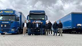Von links nach rechts:Timo Schieb (VW Konzernlogistik), Marc Claus (VW Konzernlogistik), Frank Seeger (CO2OPT), Jakob Weets, Benjamin Bartsch (CO2OPT), Dirk Rohlfs (Weets), Hauke Puls (Weets), David Witte (Weets), Sascha Saathoff (Weets)
