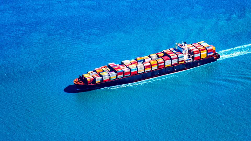 Ab dem 1. Januar 2024 müssen Schiffseigner, Schiffsmanager und Charterer für jede Tonne ausgestoßenen CO2 Emissionszertifikate kaufen. Die Software von Zero44 soll bei den Herausforderungen helfen.