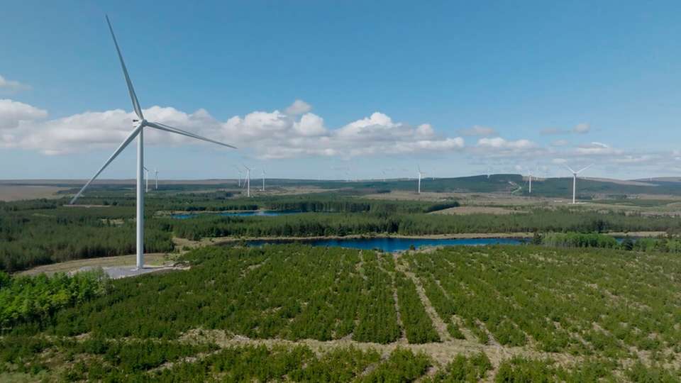 Mit einer Kapazität von mehr als 670 Megawatt ist Amazon der größte private Abnehmer erneuerbarer Energien in Deutschland.