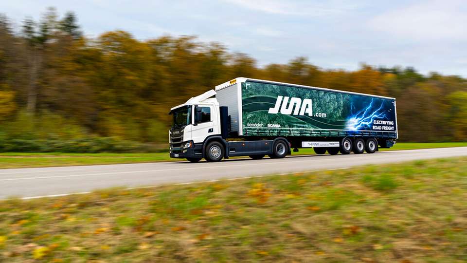 Sennder und Scania starten E-Lkw-Vermietung Juna, das Joint Venture von Sennder und Scania, bietet ein ganzheitliches Pay-per-Use-Modell für E-Lkw an.