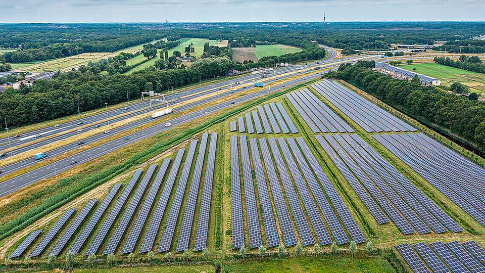 Inhaltlich befassen sich die Berichte nach der CSRD mit den Themen der etablierten Nachhaltigkeitssystematik ESG (Environmental, Social and Governance).