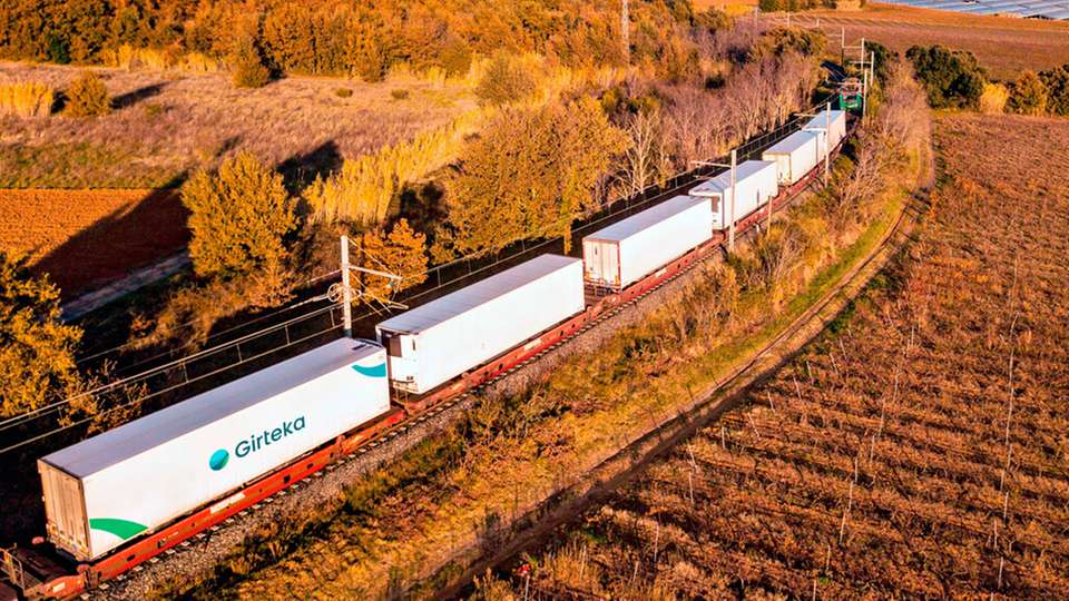 Mit täglichen intermodalen Verkehren aus Nassjö nach Duisburg will Girteka seinen eigenen und den CO2-Fußabruck seiner Kunden verbessern.