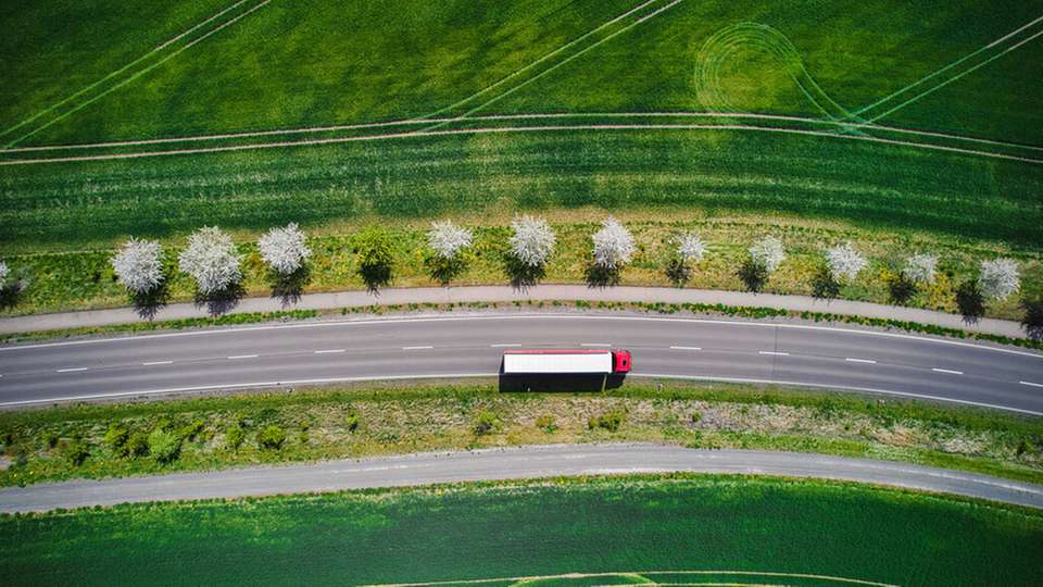CSRD-Gesetz kommt Mit dem Gesetz zur Umsetzung der europäischen Nachhaltigkeitsrichtlinie CSRD ersetzen Nachhaltigkeitsberichte den Jahresbericht nach Lieferkettensorgfaltspflichtengesetz.