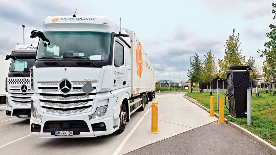 Der Wormser Logistikdienstleister TST setzt auf E-Lkw.