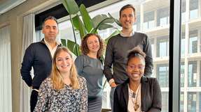 Das Team von Procycons: Arash Javanmard (Data Scientist & Managing Partner), Ida Tatsinda (Junior Sustainability Consultant), Moana Kronmüller (Partnership Managerin), Philipp Niemeier (Sustainability Manager & Managing Partner) und Paula Vukicevic (Sustainability Consultant).