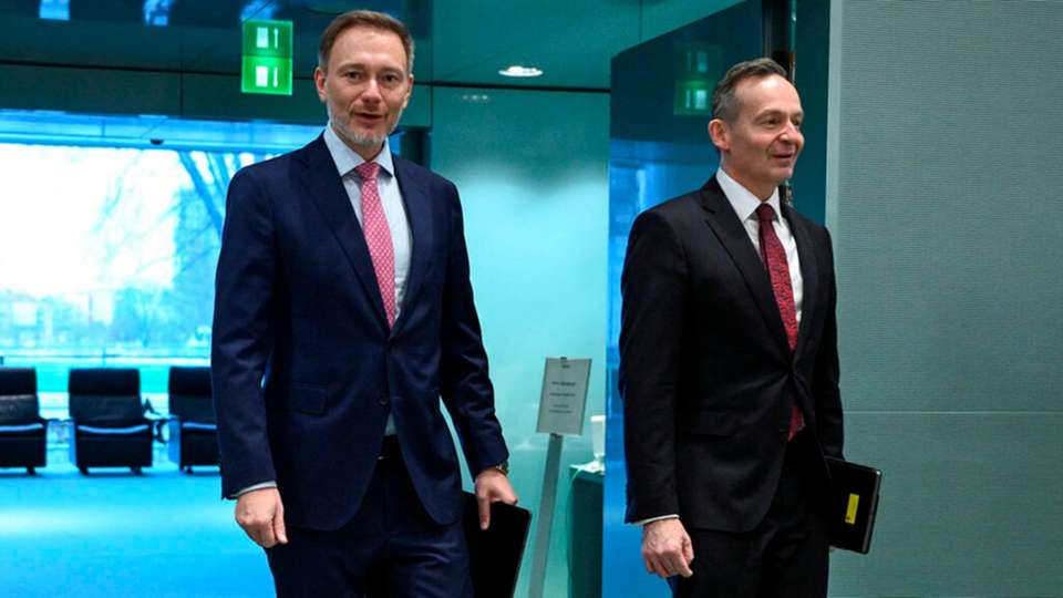 Finanzminister Christian Lindner und Verkehrsminister Volker Wissing drohen mit Fahrverboten für Verbrenner.