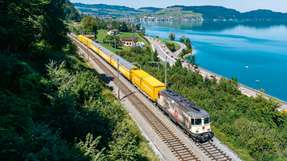 Der Postzug kommt. Er soll dieses Jahr 9 Millionen Pakete mitnehmen, die bisher noch mit Lkw befördert werden.