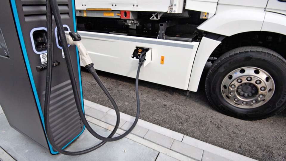 Ein E-Lkw-System braucht mehr als nur Ladestationen.