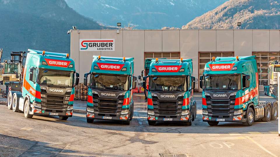 Gruber Logistics testet im Rahmen des ZEFES-Projekts Elektrofahrzeuge mit Wasserstoff-Brennstoffzelle von Scania.