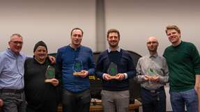 Die Gewinner des Sustainability Matters Awards und rechts Moritz Tölke, Director Strategic & Green Projects bei Sovereign Speed.