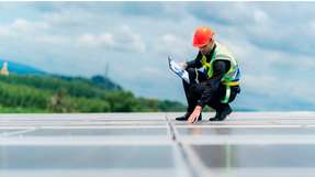 Neben der Möglichkeit, Solaranlagen zu installieren, bieten Dachsanierungen und -modernisierungen viele weitere Vorteile.