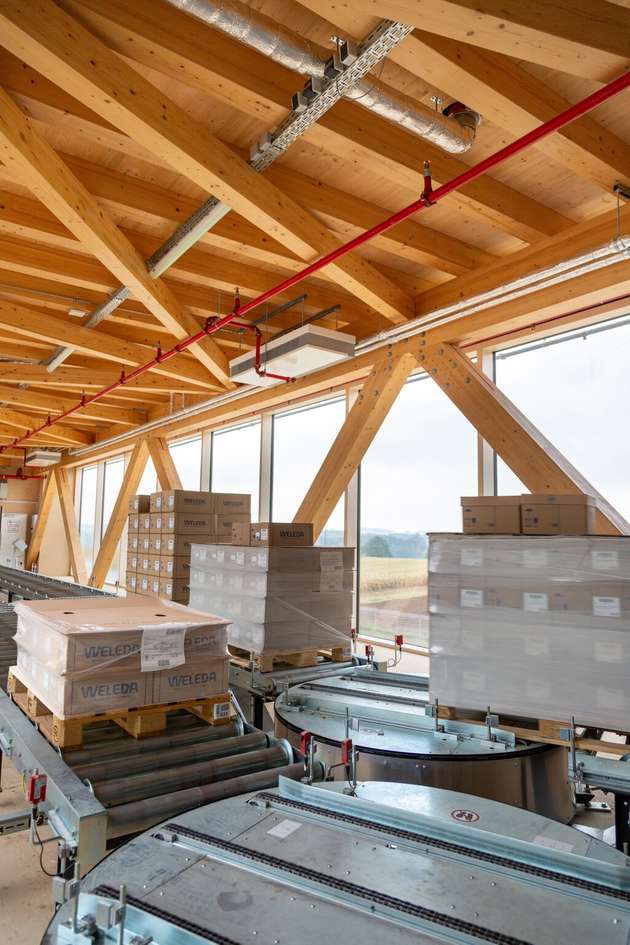 Das Hochregallager wurde in großen Teilen aus heimischem Holz gebaut.