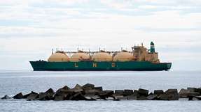 Ein LNG-Tanker für den Transport von Flüssigerdgas im Hafen von Santa Cruz de Tenerife. LNG ist bei vielen Schiffsneubauten der bevorzugte alternative Treibstoff.