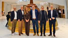 Gregor Avanidis, Corporate Logistics Manager bei Lindt, Senior Corporate Logistics Manager bei Lindt; Rrezarta Podrimja, Global Key Account Manager bei DHL Global Forwarding; Casper Ellerbaek, Global Head of Ocean Freight bei DHL Global Forwarding; Gregor Gut, Head Corporate Supply Chain bei Lindt; Johann Spriet, Corporate Supply Chain Sustainability Manager bei Lindt (von links).