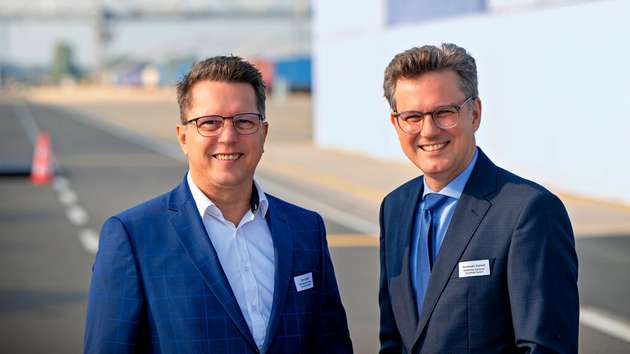 Die DGT-Geschäftsführer Sven Zölle und Christoph Kahlert freuen sich: Mitte September hat das Terminal mit dem Abschluss der ersten Bauphase offiziell seine Arbeit aufgenommen.