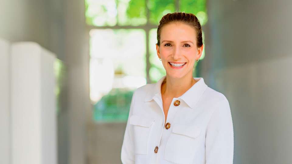 Sandra Achternbusch verantwortet seit Januar 2022 als Executive Director Corporate Sustainability den Bereich Nachhaltigkeit bei Fiege.