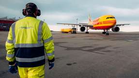 DHL Express und Shell liefern 25.000 Tonnen SAF an den Flughafen Brüssel.