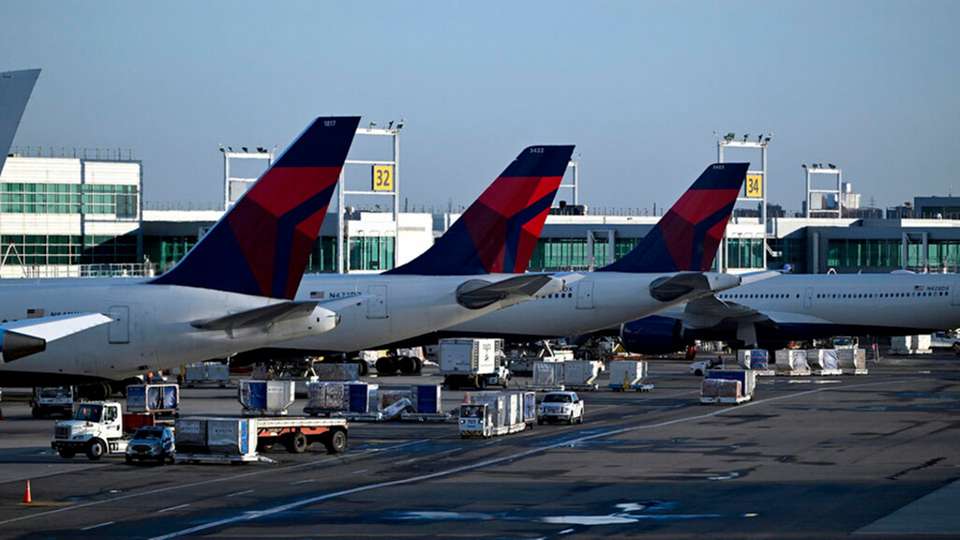 Das JFK International Air Terminal 4 in New York hat in Zusammenarbeit mit Wipro Ende 2023 seine Emissionen bereits um 16 Prozent im Vergleich zum Ausgangswert reduzieren können.