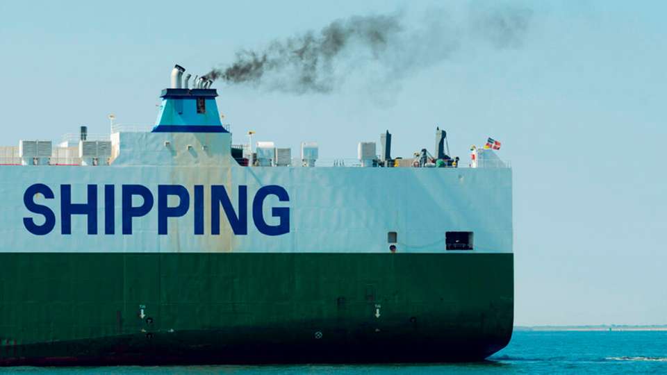Während die Schwefeloxid-Emissionen in der EU-Schifffahrt zurückgegangen sind, steigen der Ausstoß von Methan und anderen klimaschädlichen Gasen.