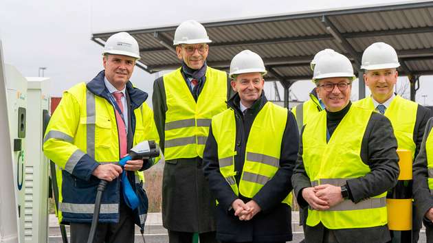 Von links nach rechts: Jürgen Albersmann, CEO Contargo, Klemens Rethmann, Rethmann Gruppe, Verkehrsminister Volker Wissing, Reiner Breuer, Bürgermeister Neuss, Andreas Stöckli, Vorstand Rhenus.