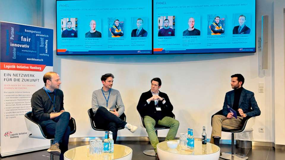 V.l.n.r.: Dr. Arne Schulz, Experte für Operations Management an der Universität Hamburg und Vertretungsprofessor an der Helmut-Schmidt-Universität Hamburg, Marvin Cobäken, Senior Project Manager E-Mobilität bei Hysolutions GmbH, und Christian Schäfers, Geschäftsführer von Contargo Road Logistics Germany GmbH, sprachen unter Moderation von Julian Kakarott, Geschäftsführer des Digital Hub Logistics & Commerce, über das Thema Ladeinfrastruktr.