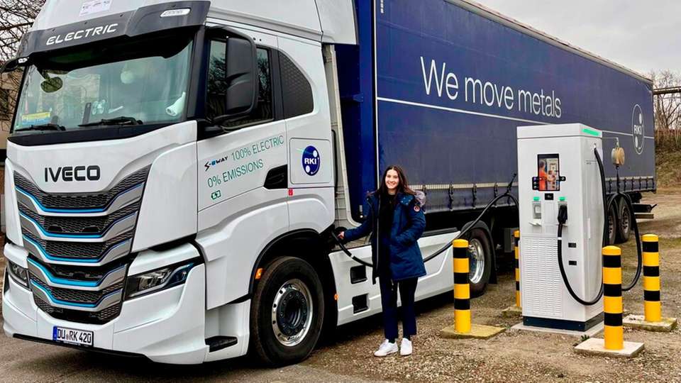 „Zu einer nachhaltigeren Stahlindustrie gehört auch eine nachhaltige Lieferkette“, sagt Ann-Kathrin Müller, Project Manager Sustainable Transformation bei RKI. 