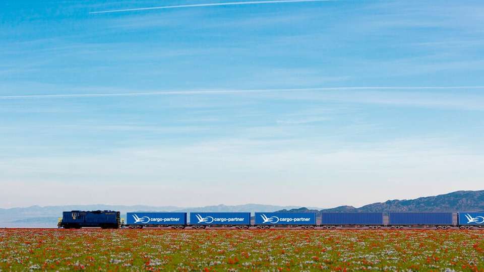 Dank der Kooperation mit HHLA Pure konnte Cargo-Partner das Volumen seiner klimaneutral abgewickelten Transporte in Zentraleuropa steigern. 