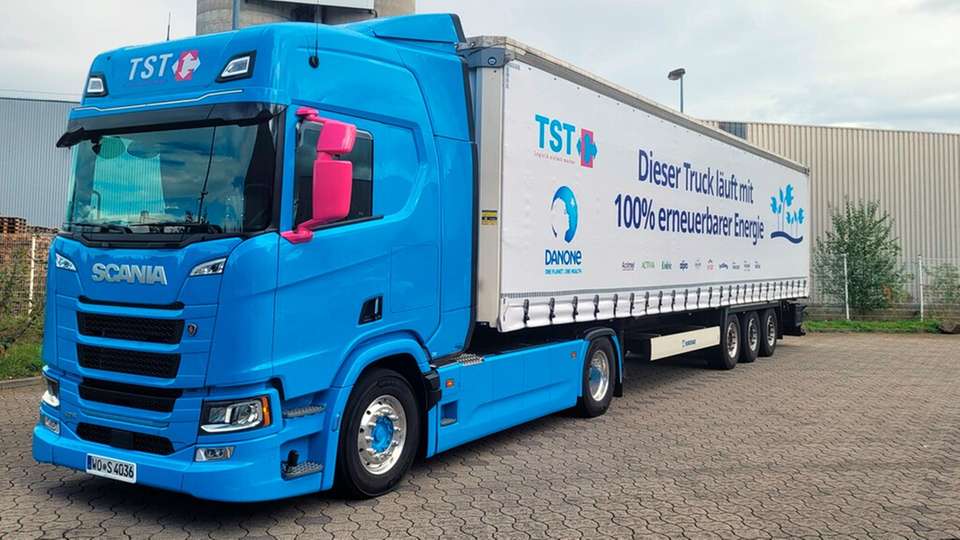Danone setzt auch Elektro-Lkw ein, aber es ist noch ein weiter Weg, bis diese die Diesel-Lkw im multimodalen Verkehr ersetzen können. 