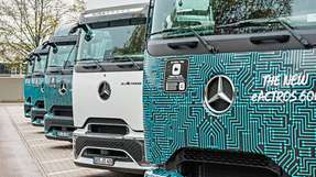 Mit der Verfügbarkeit des neuen eActros 600 kann Mercedes-Benz Trucks nun sukzessive auch die längeren Routen umstellen. 