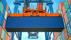 Das in der Studie untersuchte wasserstoffbetriebene Binnenschiff hat genügend Kapazität, um einen Standardcontainer zu transportieren.