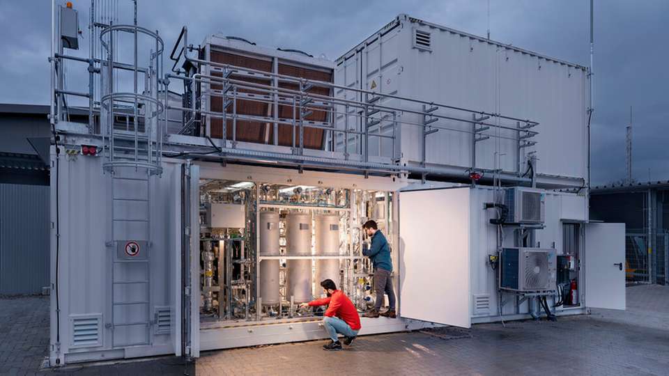 Icodos, eine Ausgründung aus dem KIT, entwickelt vollintegrierte, vollautomatische und dynamisch betriebene E-Methanol-Anlagen.