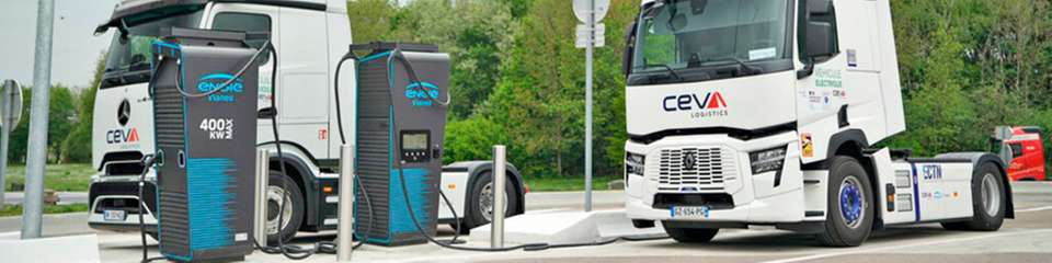 Ein emissionsarmer Lkw kann nach Ergebnissen des Modellversuchs zwischen den Relaisstationen zwei Dieselfahrzeuge ersetzen und dabei den Treibhausgasausstoß auf ein Viertel des Ausgangswerts verringern. 