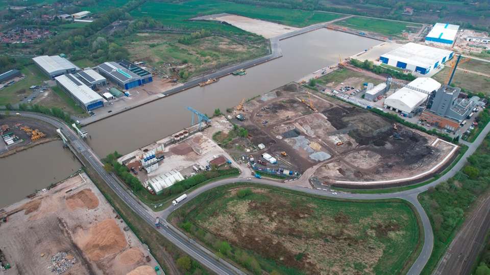 Blick von oben: Aktueller Ausbaustand des Betriebsgeländes der proRC GmbH am Seehafen Papenburg.