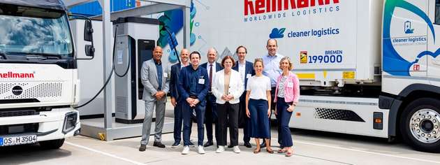Best Practice E-Mobilität: Delegation aus Politik und Wirtschaft bei Hellmann Worldwide Logistics am GVZ Bremen.