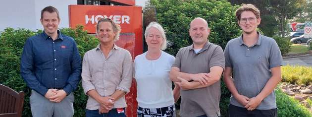 Die Hoyer Power Solutions GmbH stellt sich vor (v.l.n.r.): Marcus Neumann, Heike Wagner-Jülich, Tobias Beck, David Lieske und Jonas Köster.