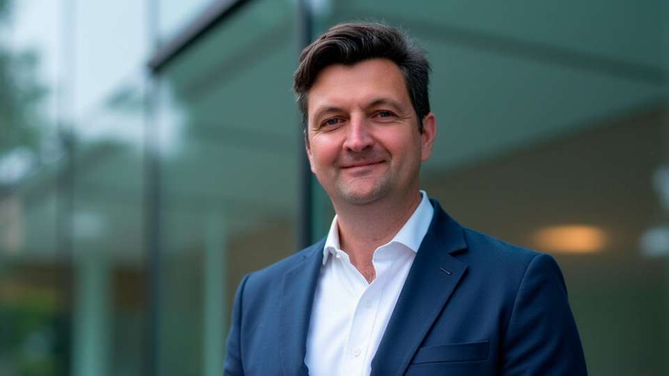 Seit 15 Jahren in der Solarwirtschaft aktiv, Höhen und Tiefen in selbiger Industrie erlebt und Kraftwerke in Deutschland, Europa und Südostasien entwickelt: Tilo Nahrath.