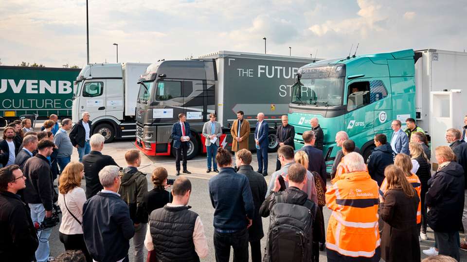 Mit MAN eTrucks: Duvenbeck und Hillert fahren im Projekt für Hochleistungsladen  A2-Rastanlage Lipperland Süd: Offizielle Eröffnung des ersten MCS-Laders im Zuge des HoLa-Projekts.