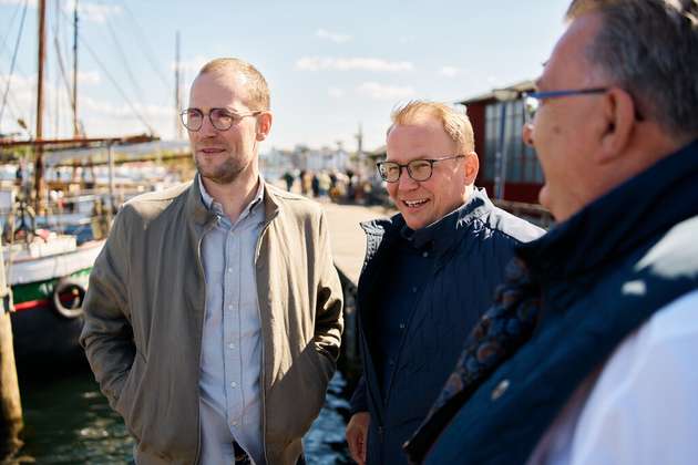 Chr. Carstensen Logistics ist ein Familienunternehmen mit Standorten in Handewitt, Lüdenscheid und Langenhagen. Es werden nationale und internationale Transporte durchgeführt, unter anderem Silotransporte. Insgesamt verfügt der Betrieb über Lagerkapazitäten von knapp 100.000 Quadratmetern. Gegründet wurde er im Jahr 1892, die Brüder Christian und Thies Henrik Carstensen